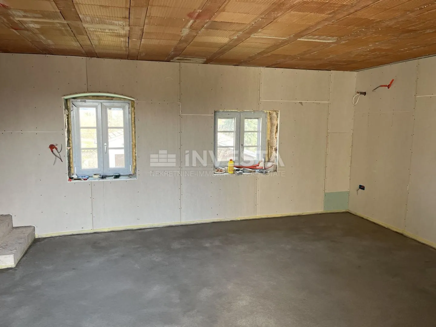 višnjan, kamena kuća -započeta renovacija - slika 4