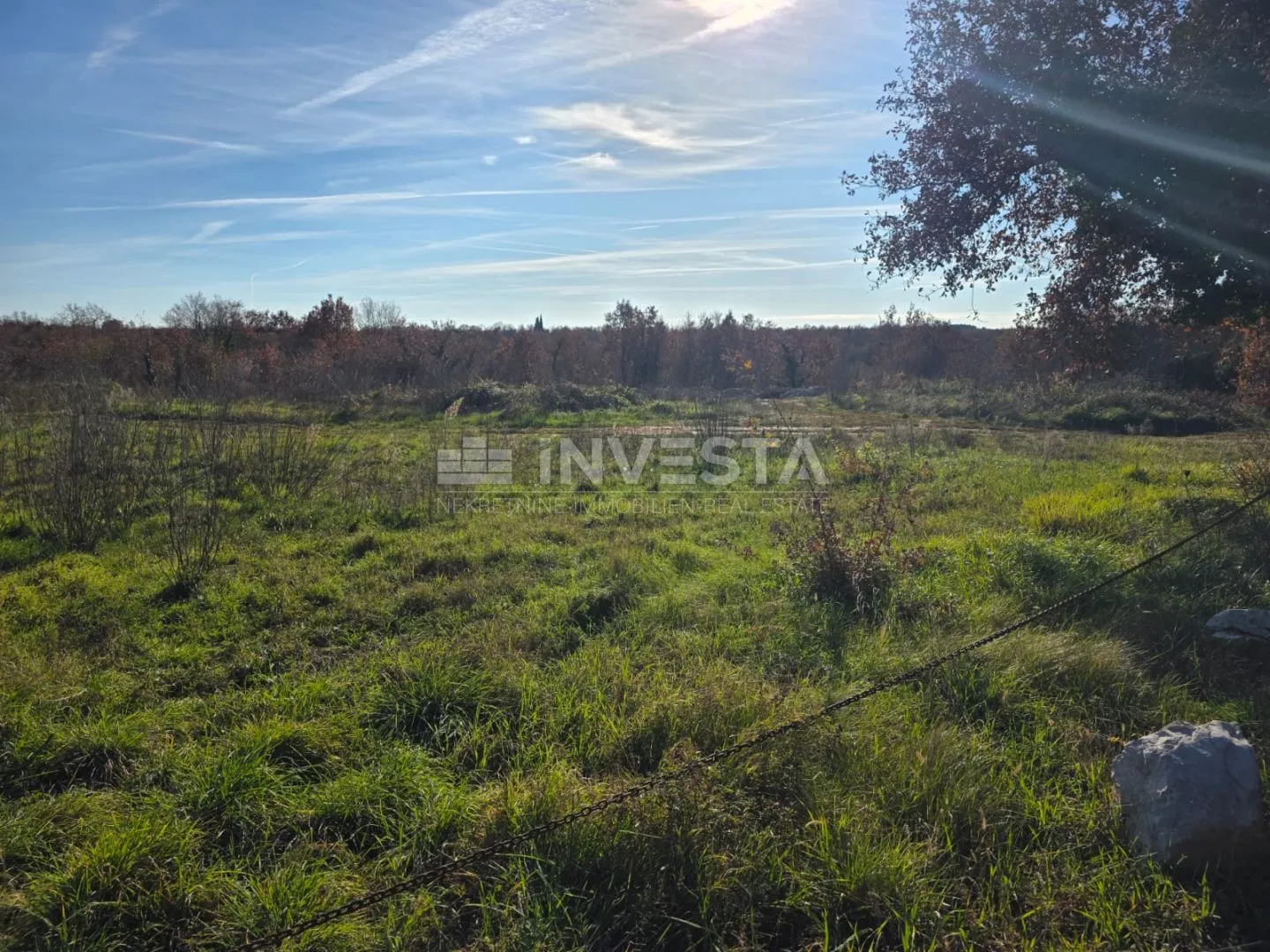 građevinsko zemljište s dozvolom – vila s bazenom i garažom - slika 3