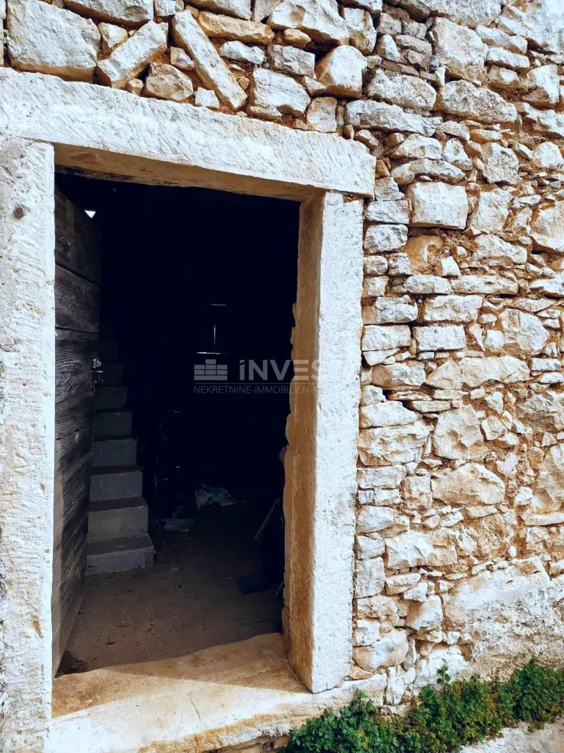 okolica poreča, kamena kuća u nizu za adaptaciju sa 250m2 okućnice - slika 8