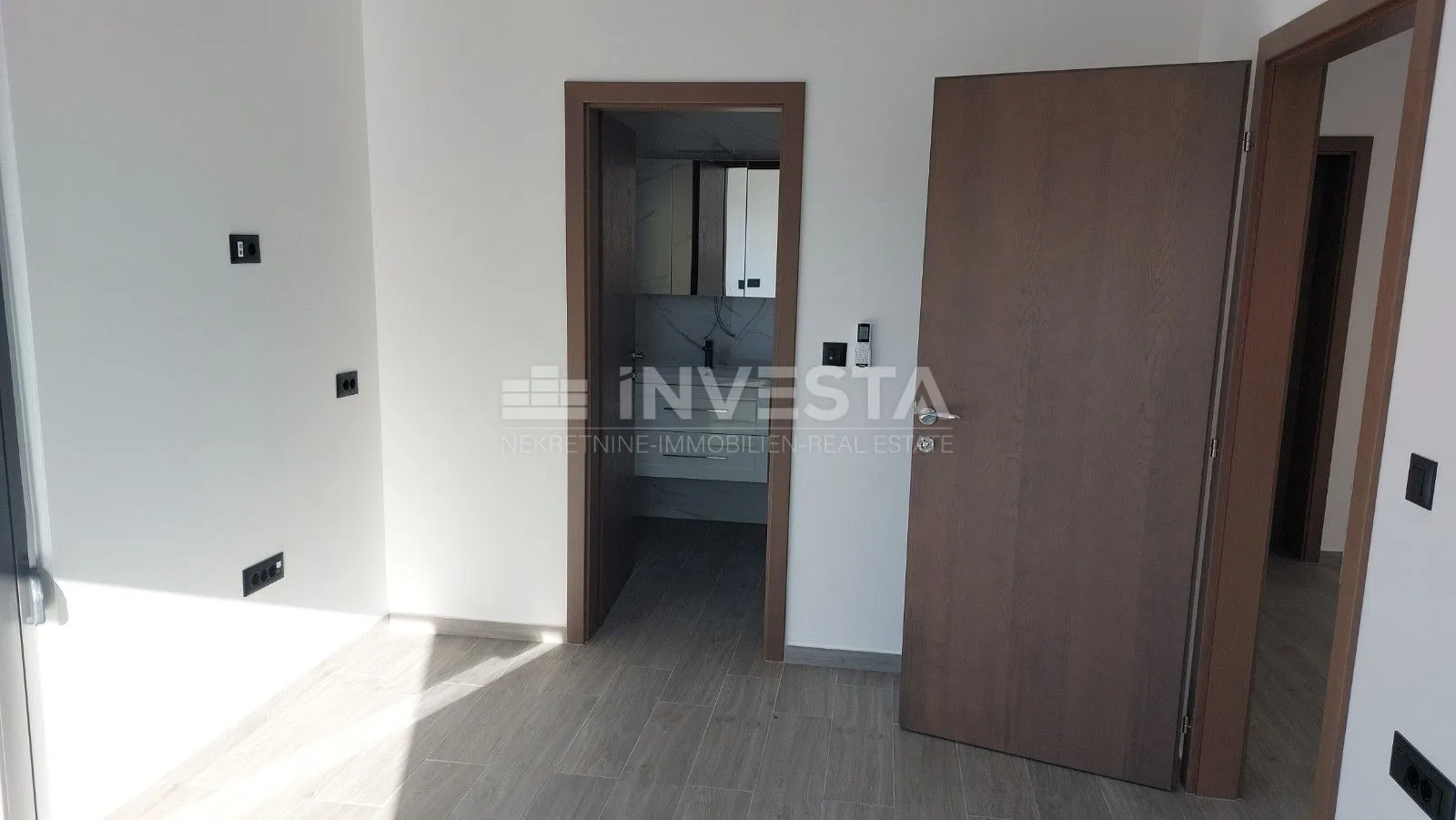 moderna vila u taru - slika 33