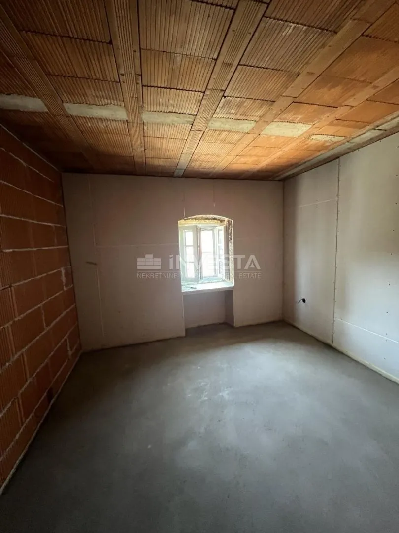 višnjan, kamena kuća -započeta renovacija - slika 9