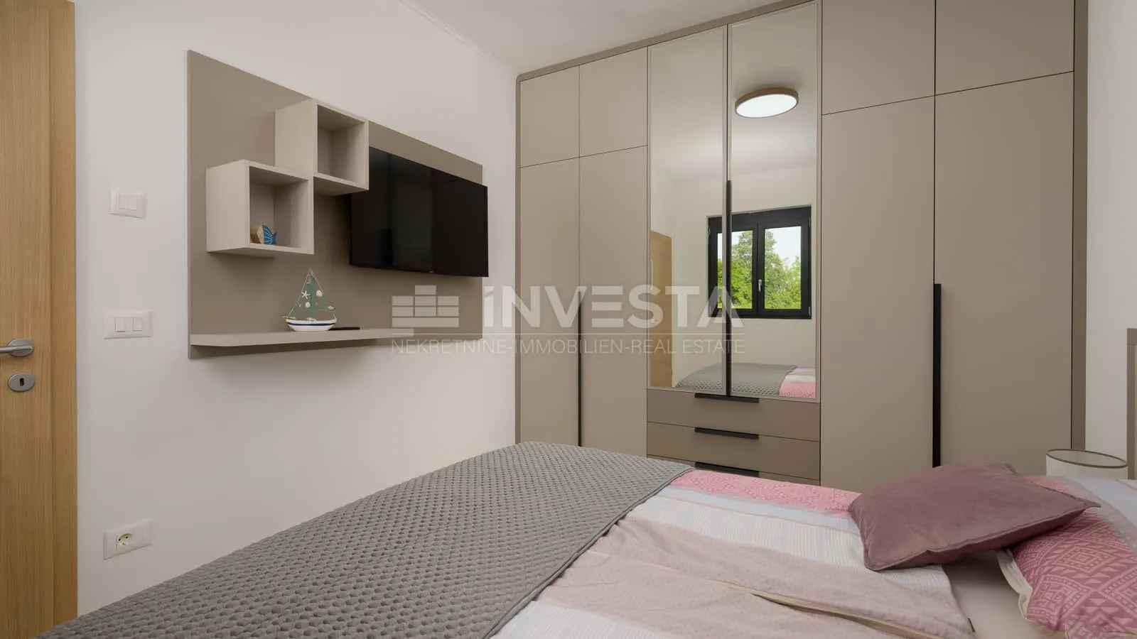 moderna vila s bazenom i privatnošću – blizu rovinja - slika 34