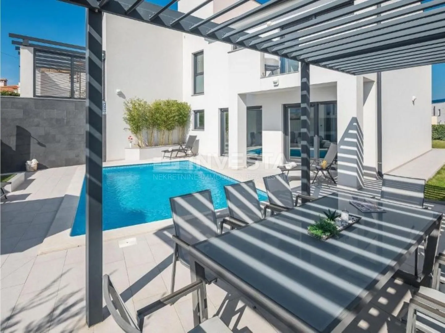 vila sa bazenom, pogledom na more i dodatnim apartmanom - slika 44