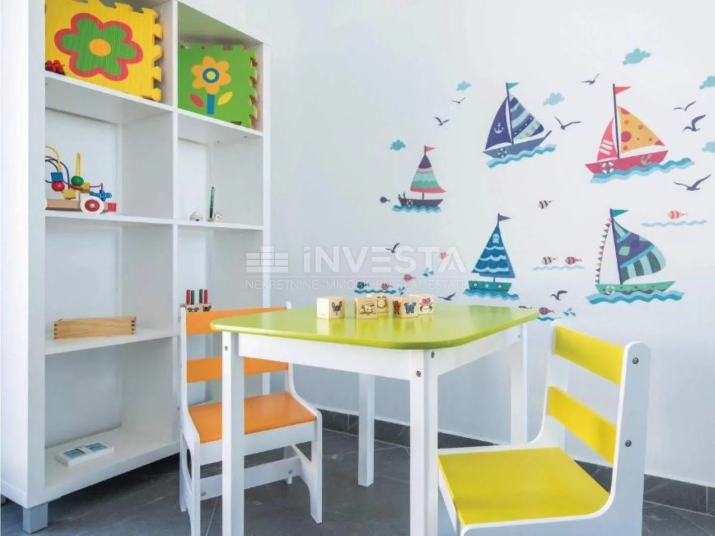 vila sa bazenom, pogledom na more i dodatnim apartmanom - slika 12