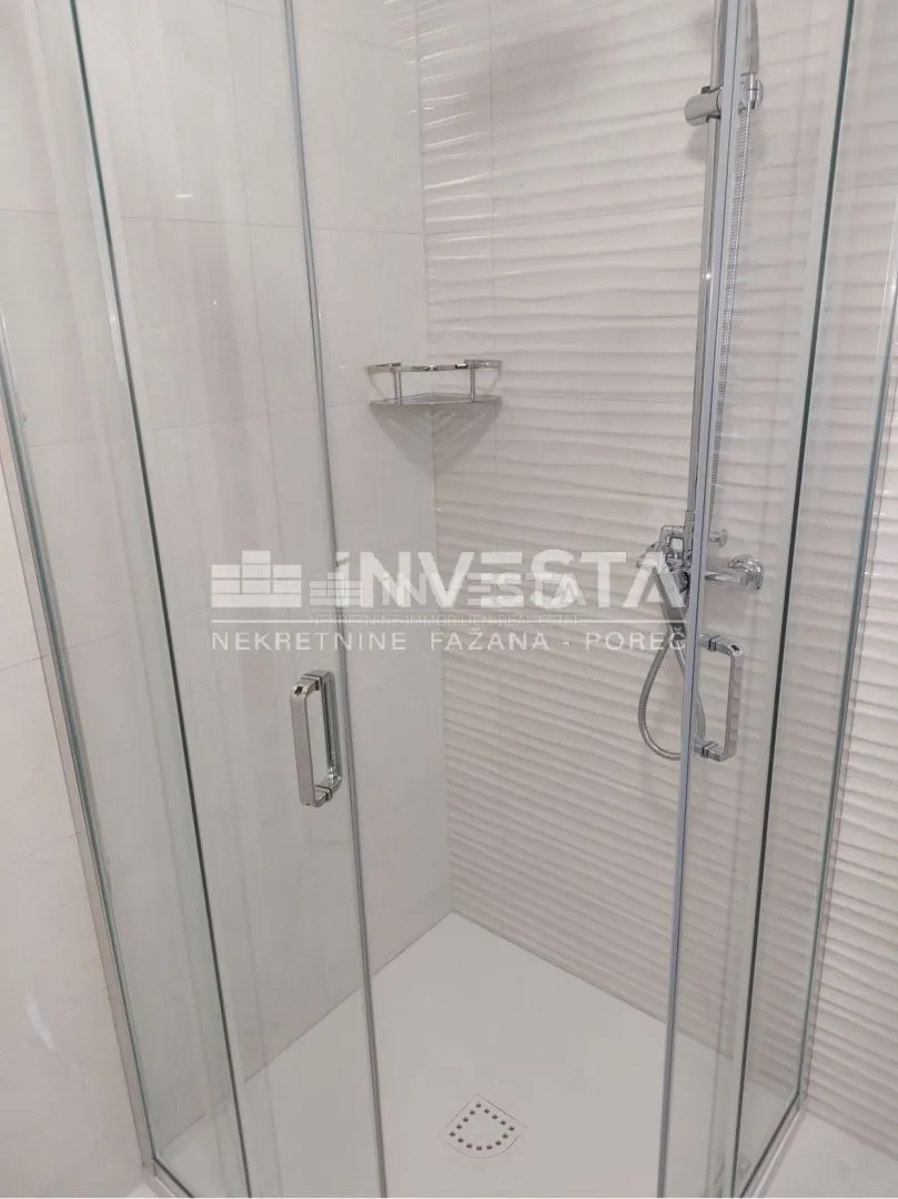 poreč okolica, moderno uređena vila dvojnica s bazenom, novogradnja - slika 22
