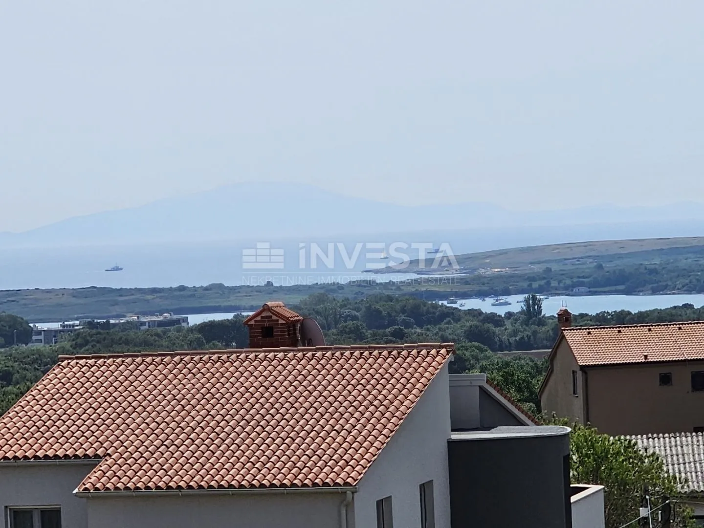 ližnjan centar, kuća s tri stana, konobom i garažom - povoljno! - slika 40