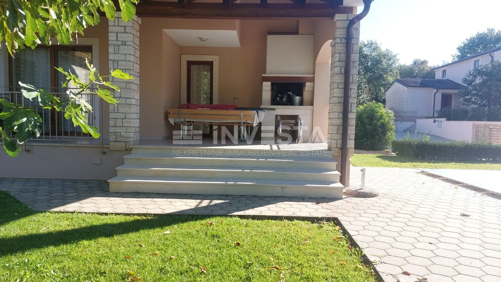 kuća sa bazenom na mirnoj lokaciji - slika 19