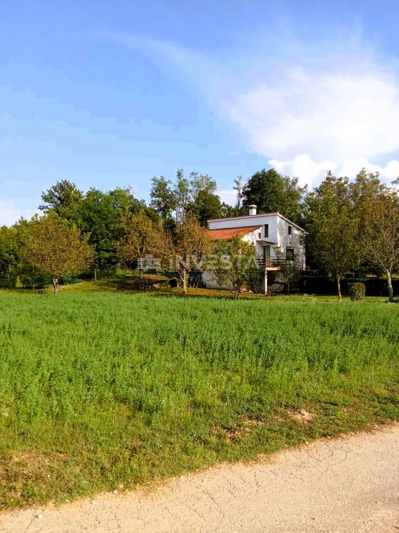pazin, kuća u prirodi s građevinskim zemljištem - slika 2