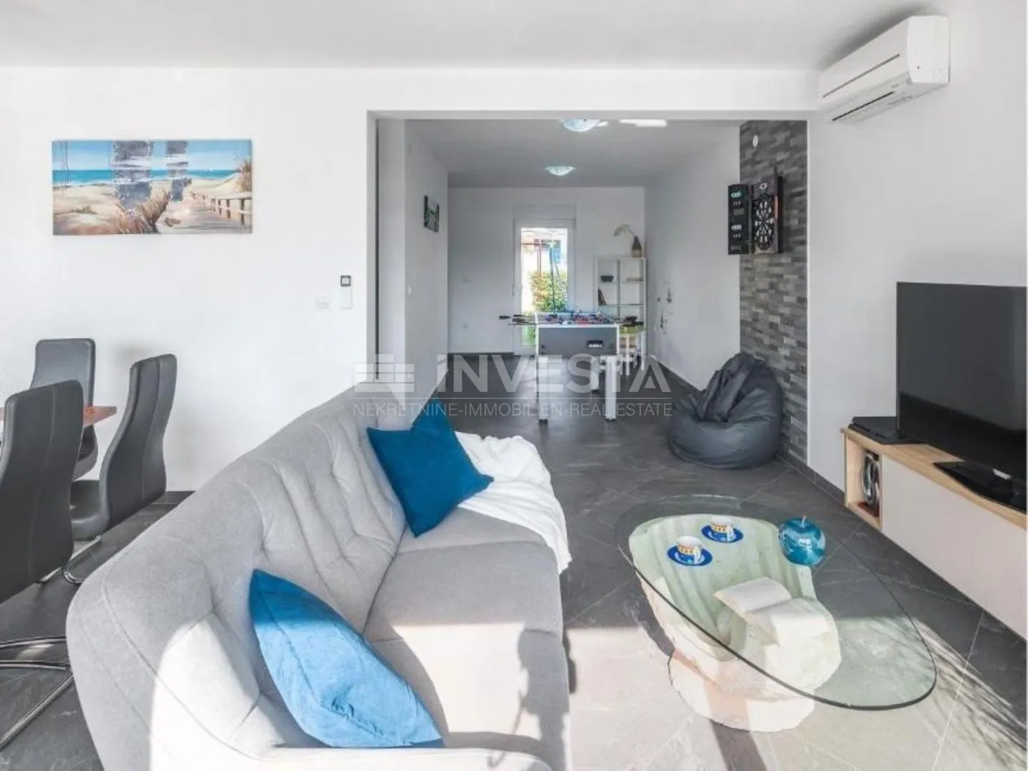 vila sa bazenom, pogledom na more i dodatnim apartmanom - slika 11