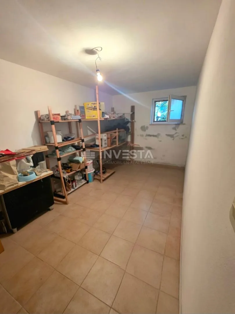 stan u prizemlju manje zgrade, pogled na more, 1 km od plaže - slika 24
