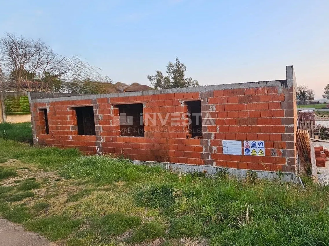 ližnjan, muntić, moderna prizemnica s bazenom i garažom - slika 3