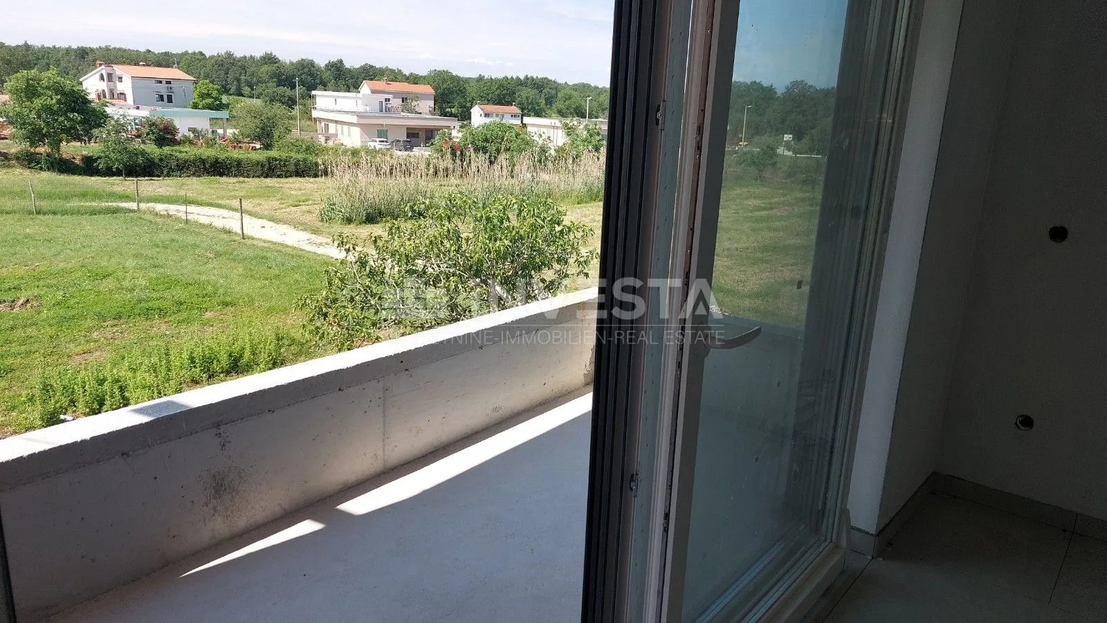 poreč okolica, komforan stan u novogradnji s vrtom - slika 12