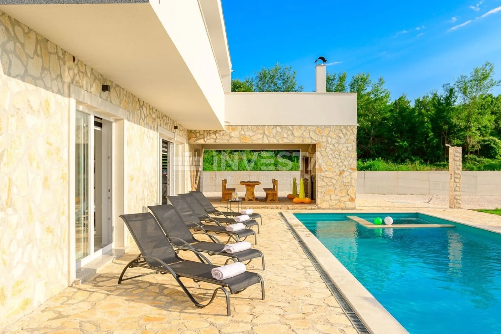 moderna vila s bazenom - slika 11
