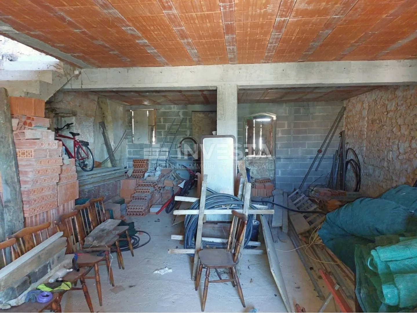 okolica poreča, kamena kuća u nizu za adaptaciju sa 250m2 okućnice - slika 11