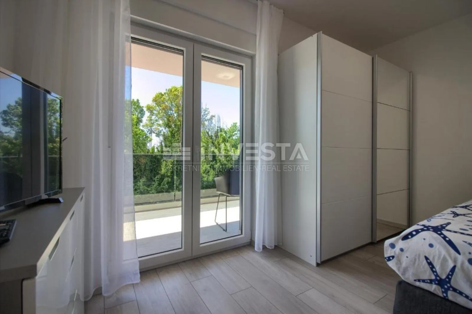 ližnjan, kuća moderne gradnje s 3ss - slika 13