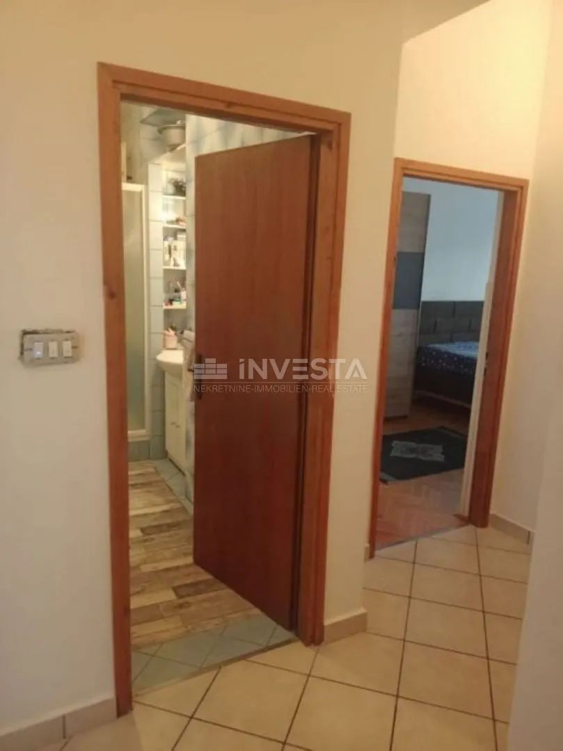 stan sa dva odvojena ulaza i tri stambene jedinice u blizini centra grada - slika 12
