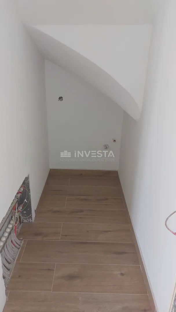 moderna vila sa bazenom i pogledom na more - slika 17