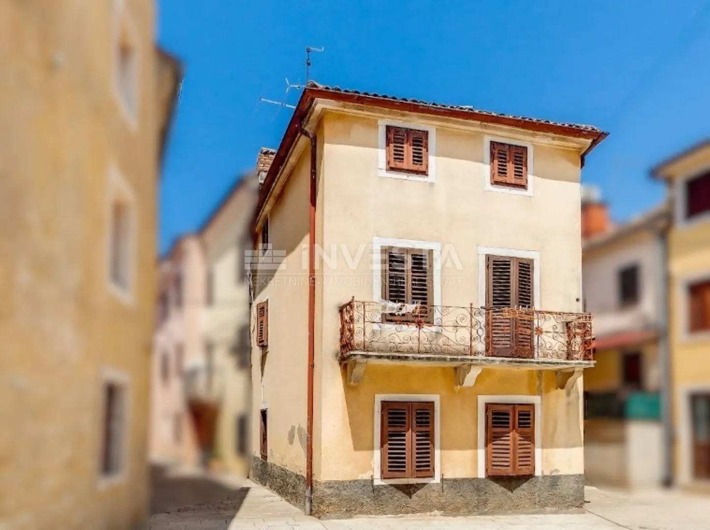 fažana, kuća u povijesnoj jezgri, 50 m od mora - slika 11