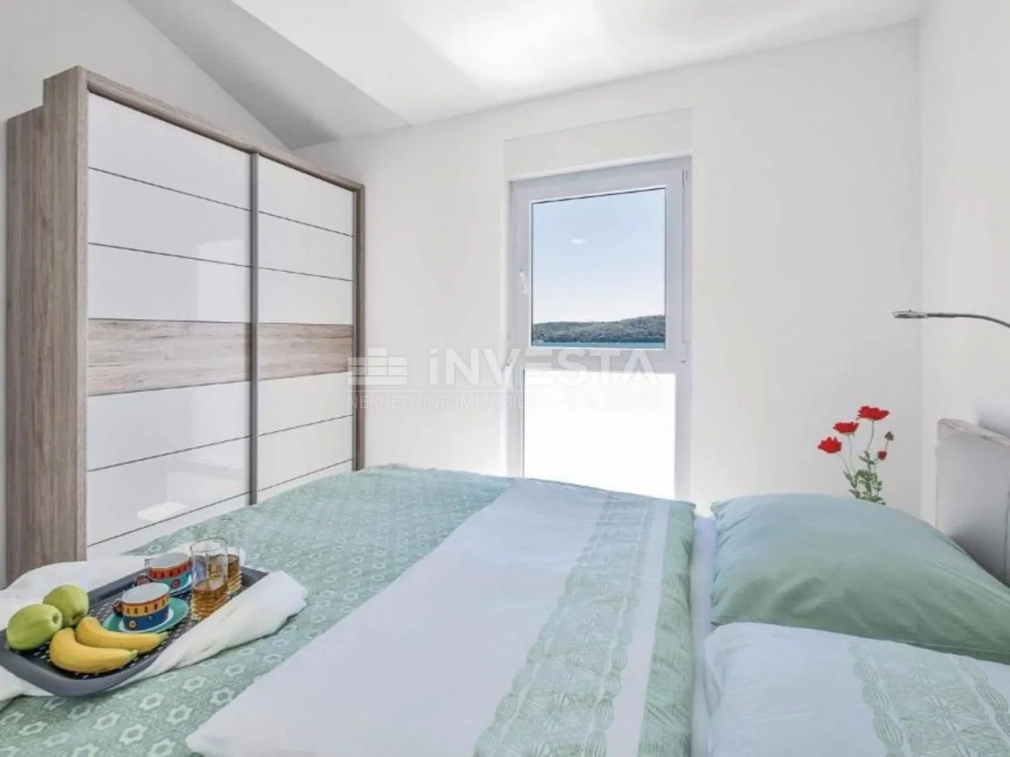 vila sa bazenom, pogledom na more i dodatnim apartmanom - slika 19