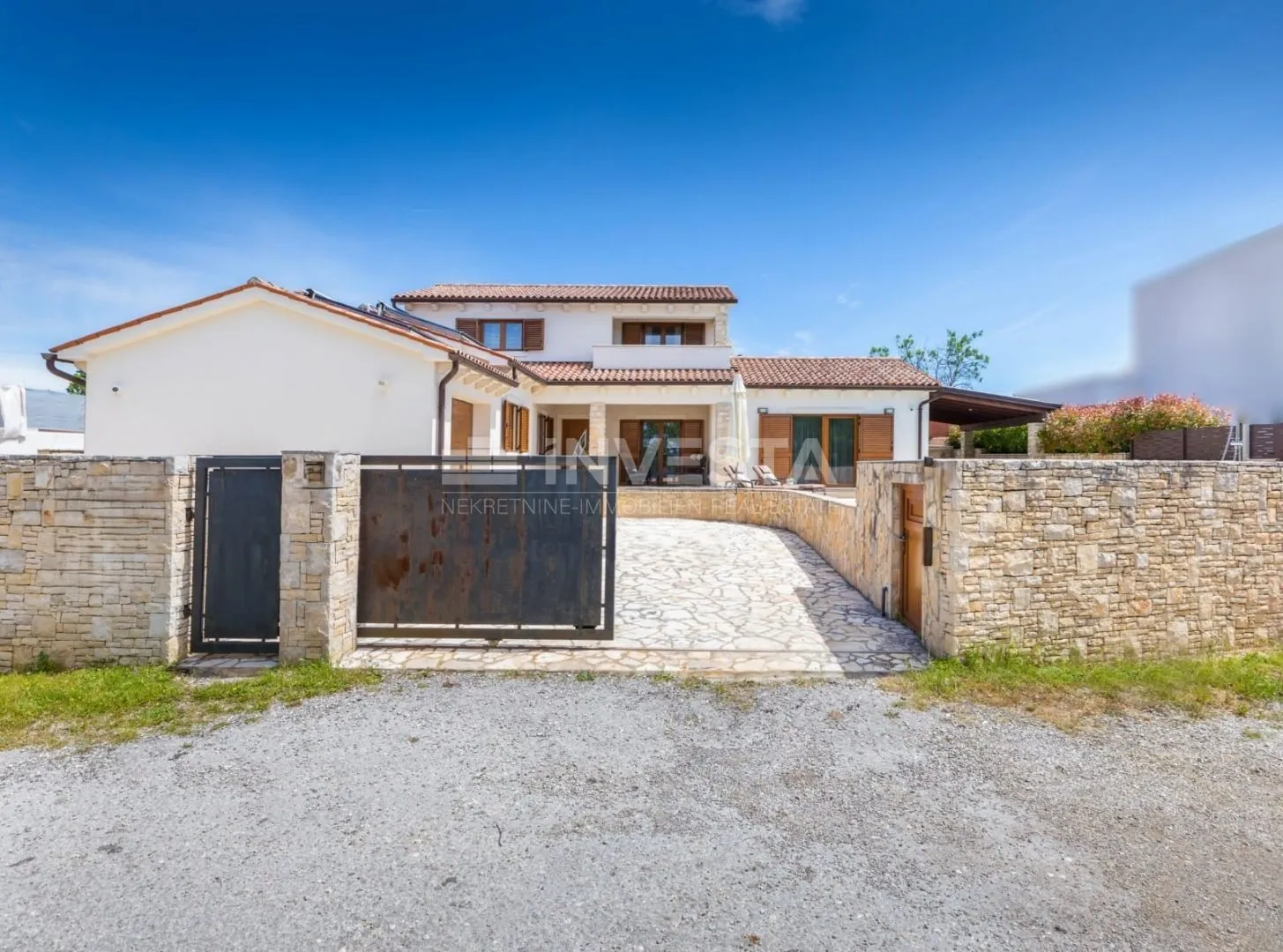 vodnjan, moderna vila s bazenom, 4 spavaće sobe - hitno! - slika 25