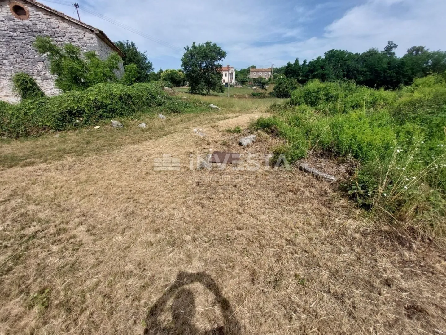 prodaje se autohtona kuća u okolici višnjana - velika okućnica - slika 3