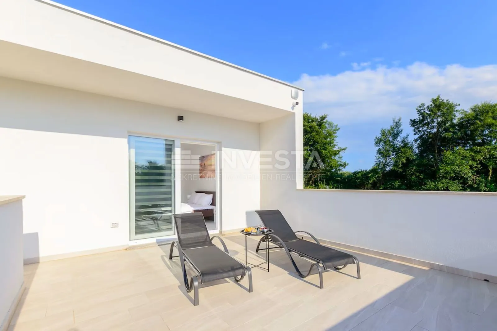 moderna vila s bazenom - slika 20