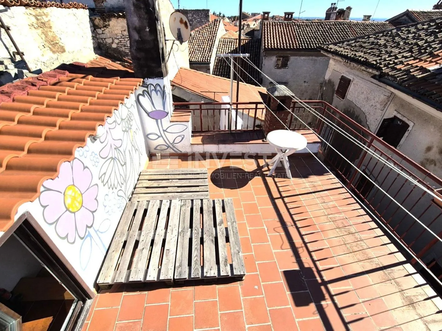 vodnjan, kuća u nizu s krovnom terasom i pogledom na more - slika 6