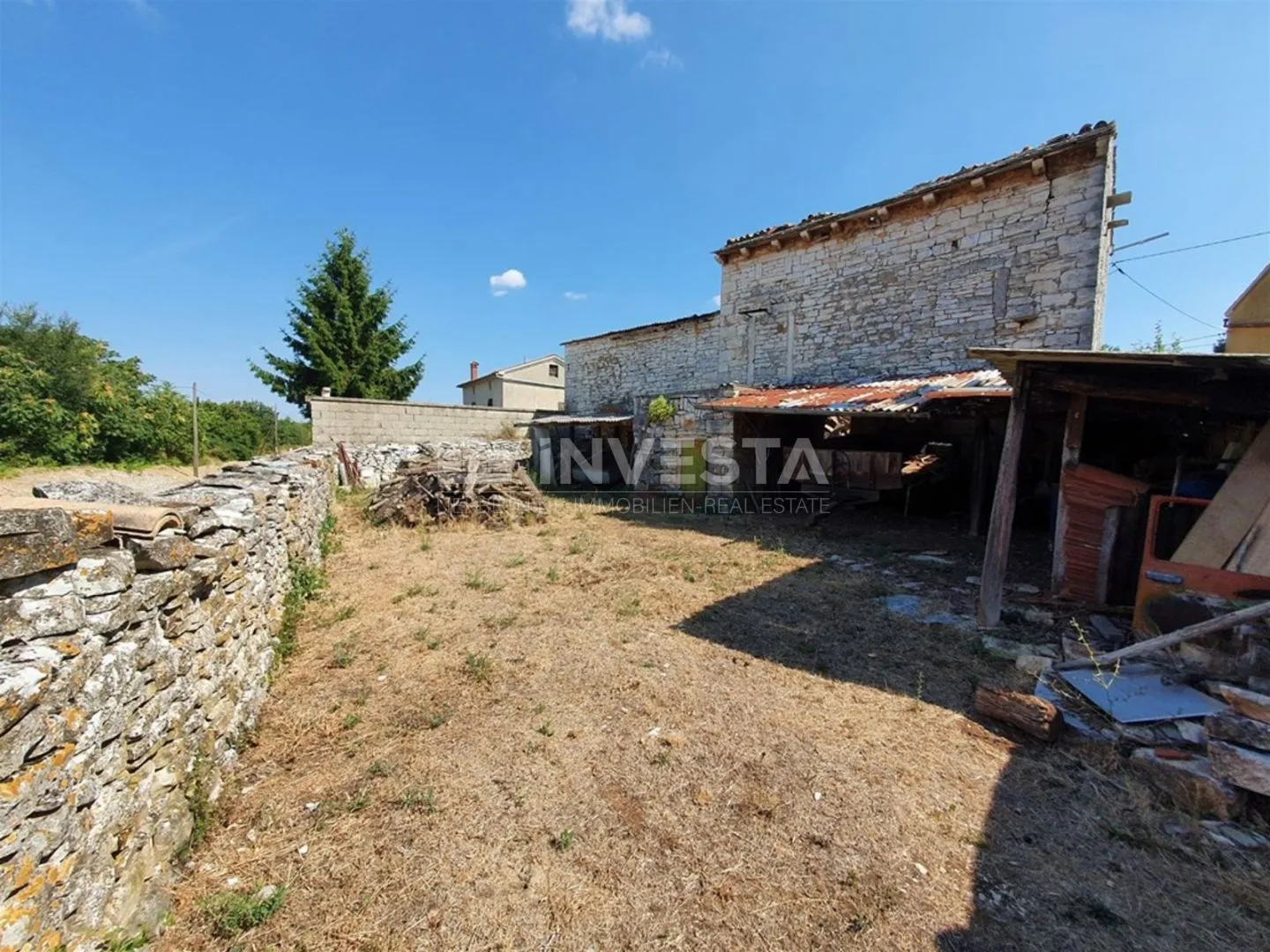 svetvinčenat - kamena istarska kuća s ograđenim dvorištem - slika 4