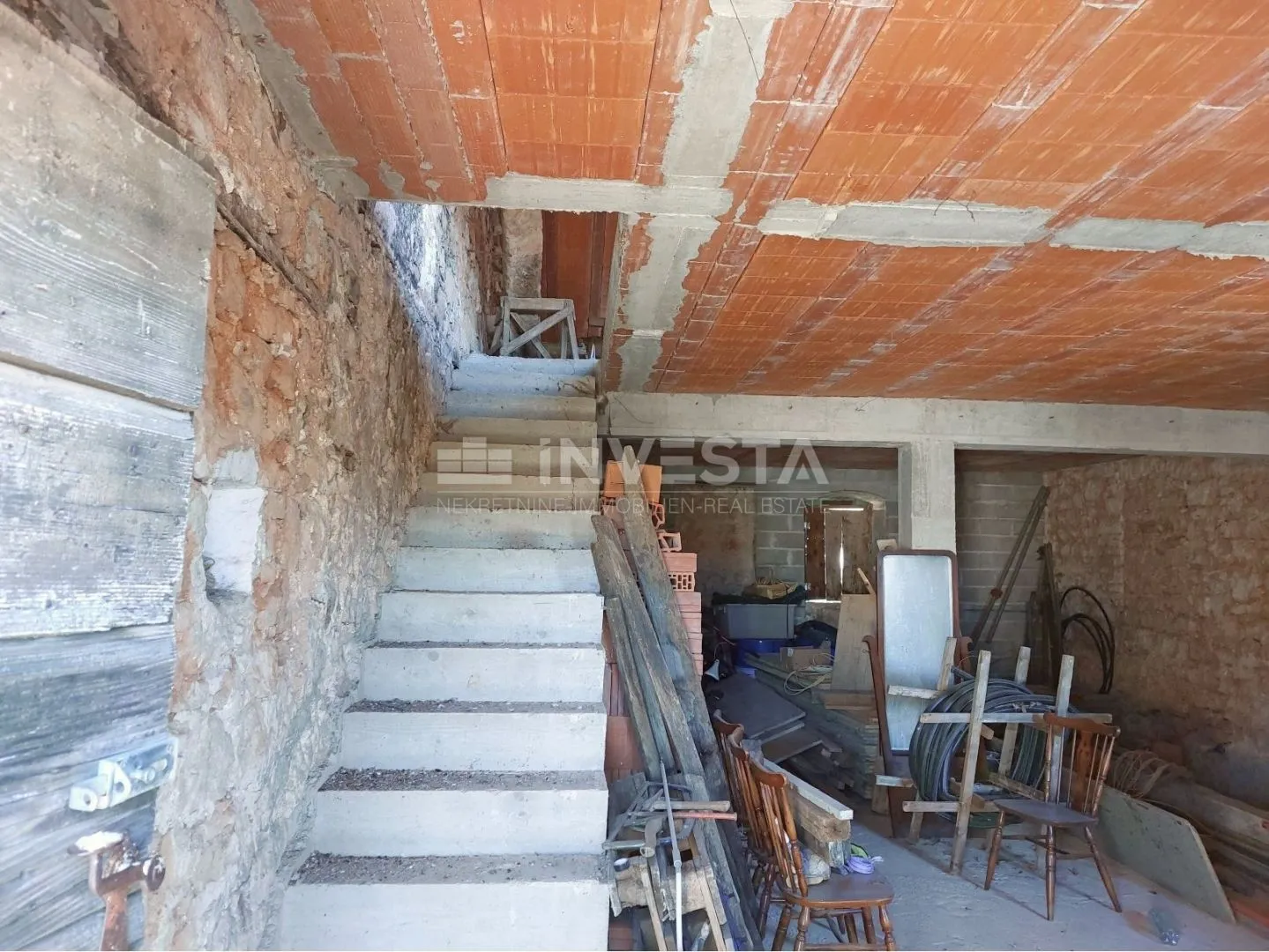 okolica poreča, kamena kuća u nizu za adaptaciju sa 250m2 okućnice - slika 14