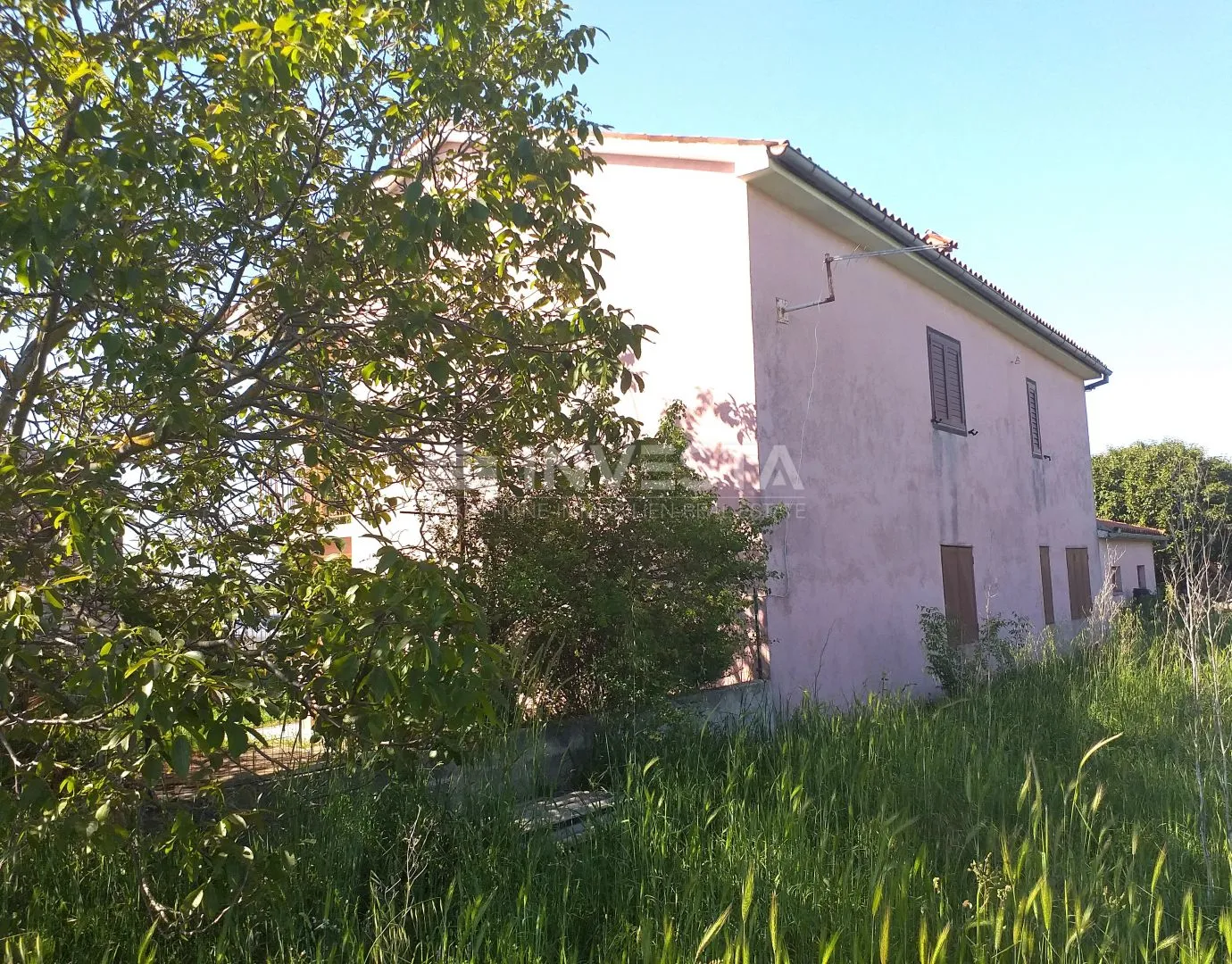 bale, dvoetažna kuća sa prostranom okućnicom - slika 5