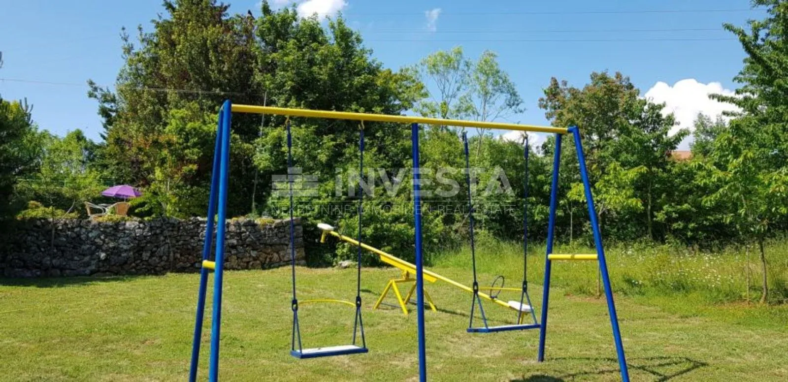 prostrano imanje sa tri kuće i dva bazena - slika 23