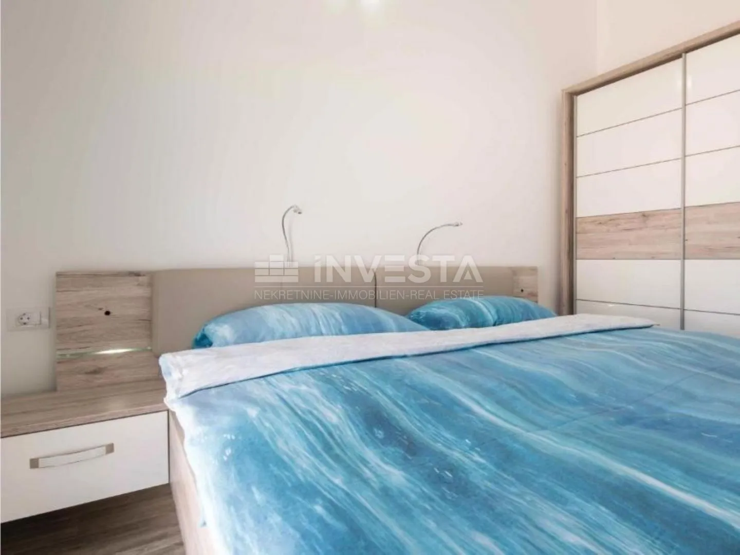 vila sa bazenom, pogledom na more i dodatnim apartmanom - slika 24