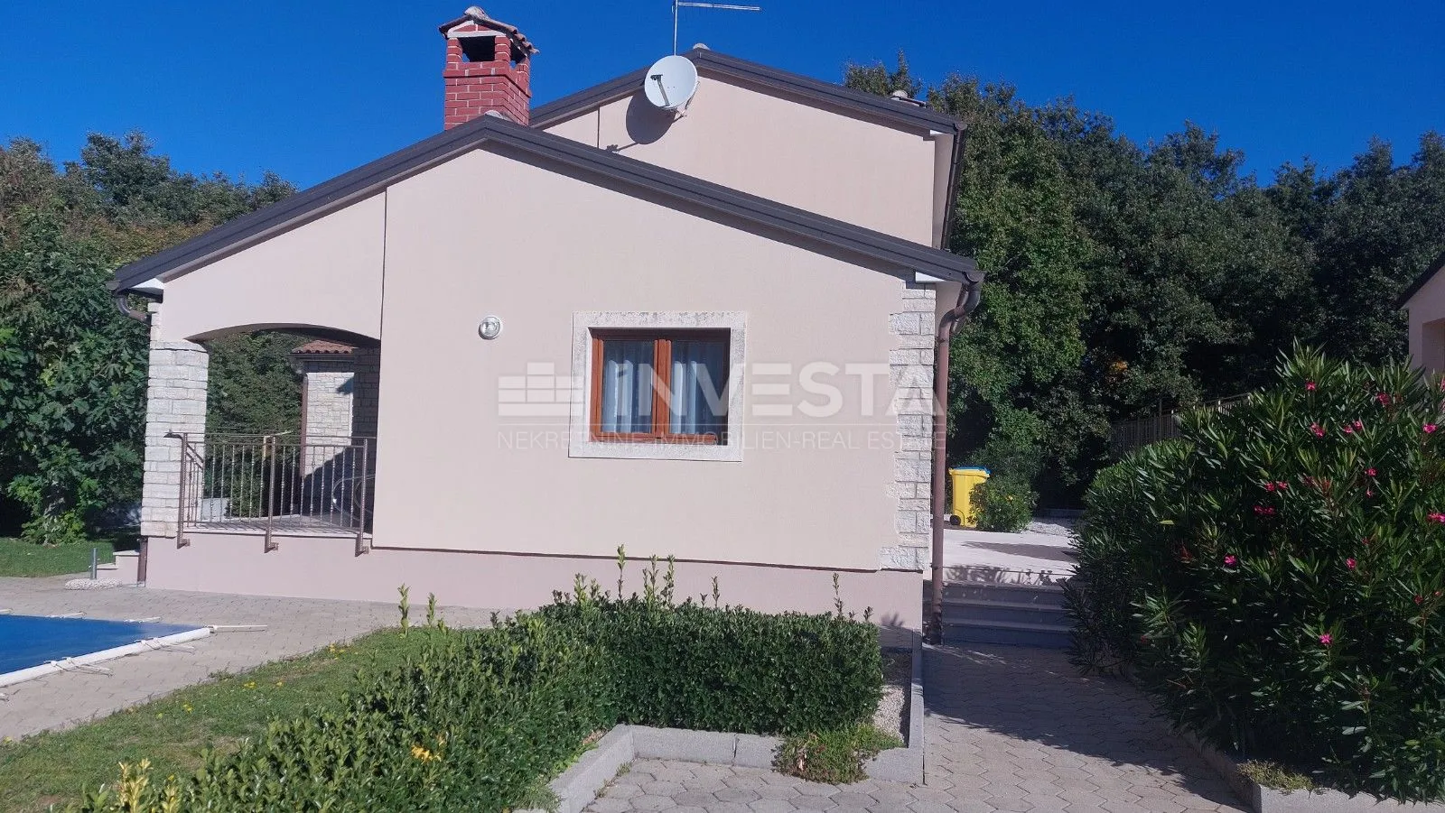 kuća sa bazenom na mirnoj lokaciji - slika 29