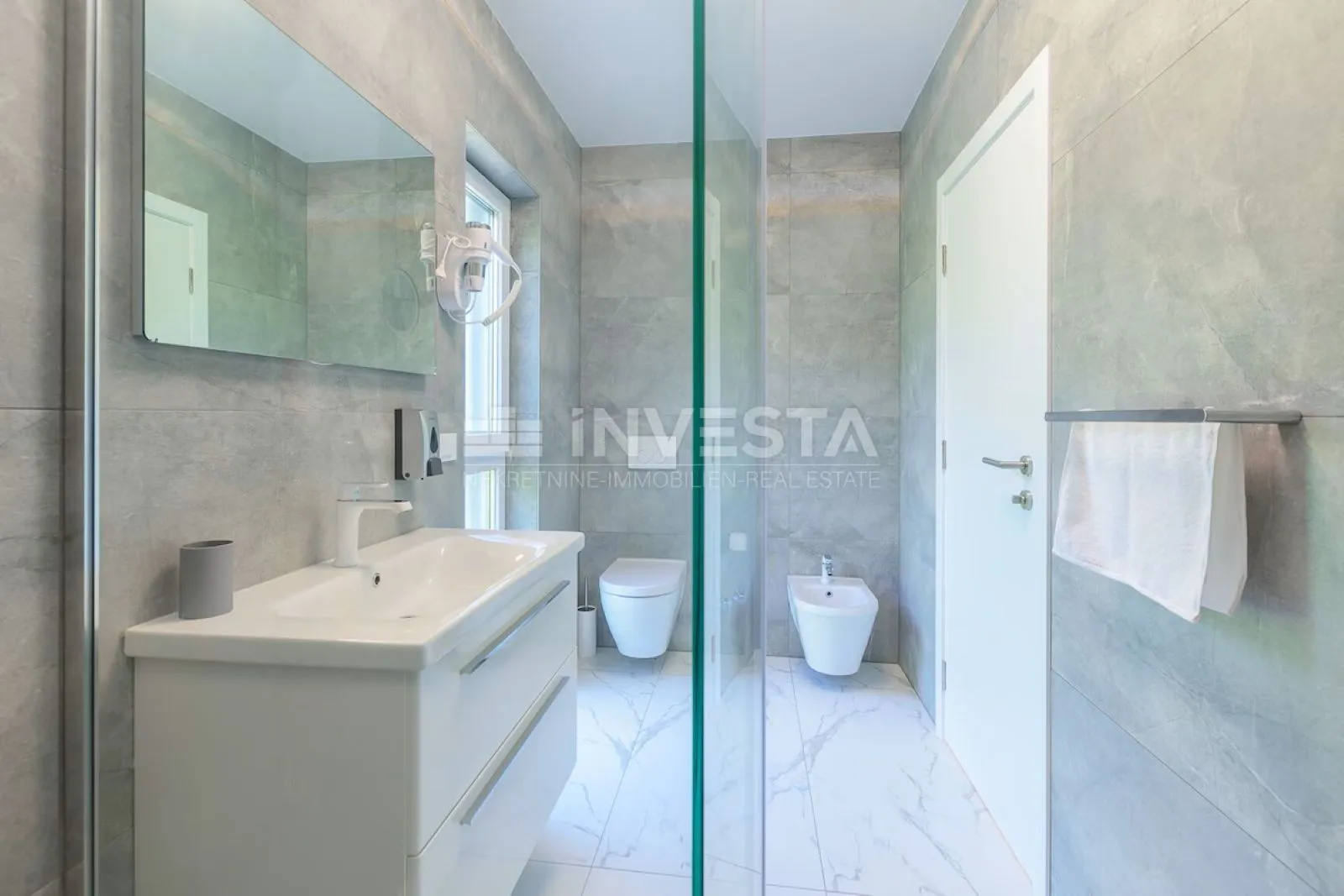 moderna vila s bazenom - slika 15