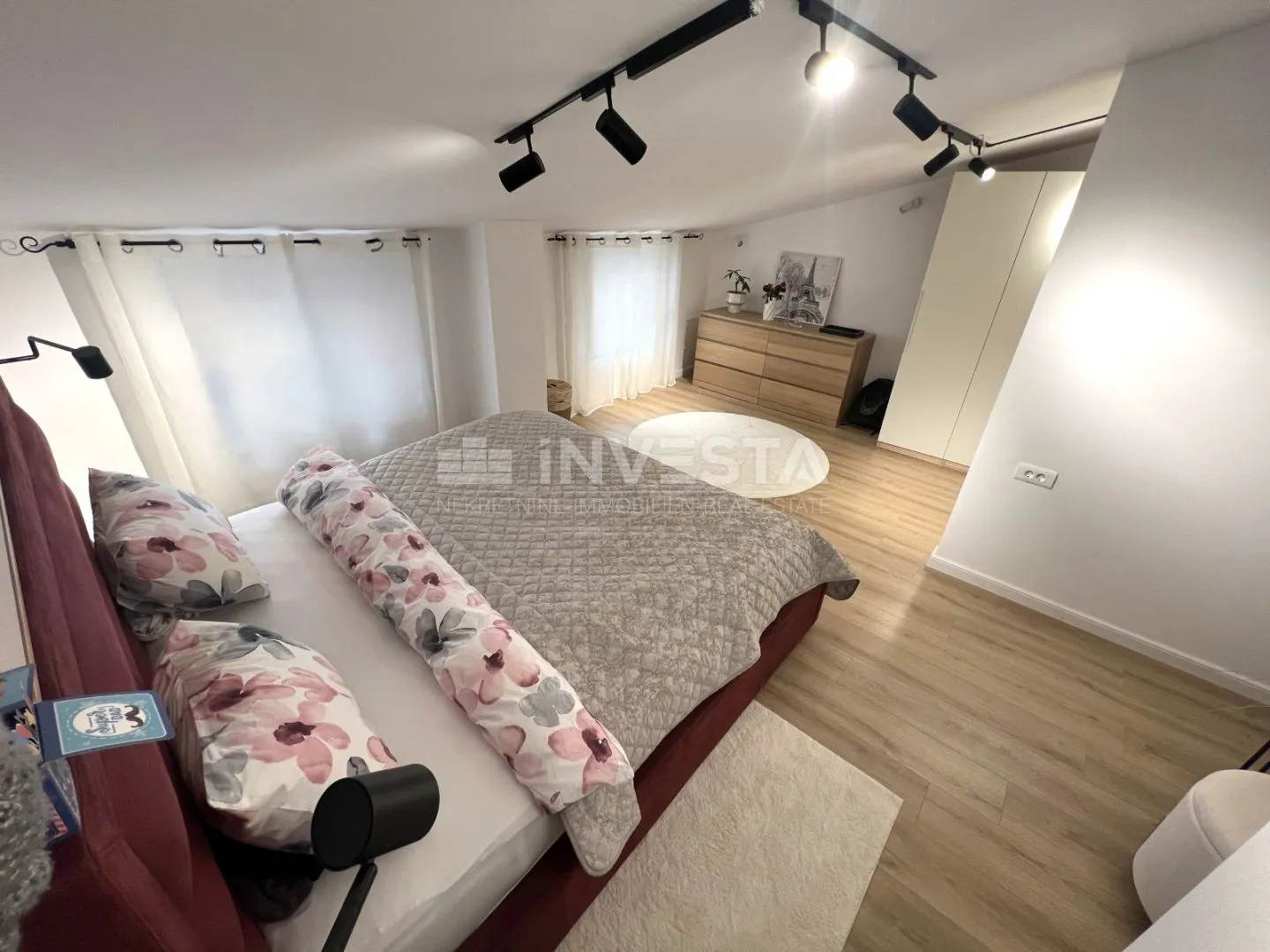pula, veli vrh trosoban stan površine 114 m² - slika 10