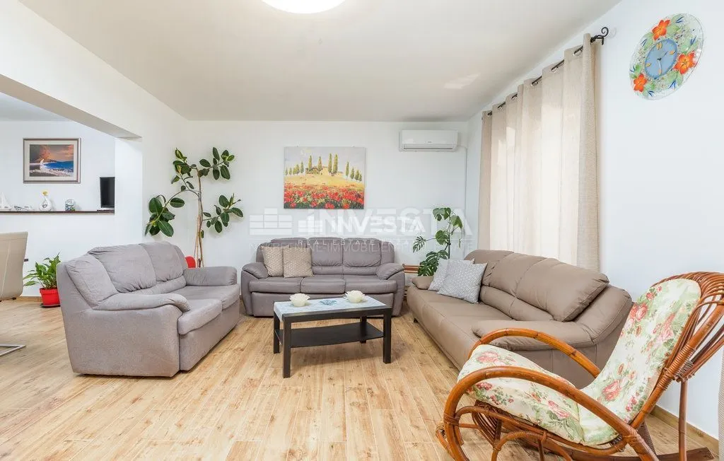 fažana, kuća za odmor 160m2, 450m od mora i plaža, 4ss+db - slika 9