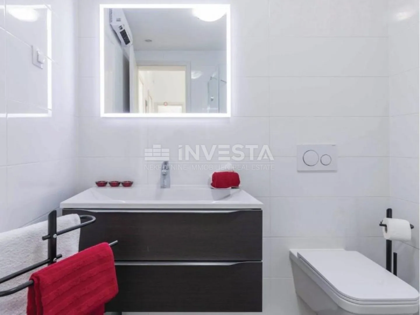 vila sa bazenom, pogledom na more i dodatnim apartmanom - slika 22