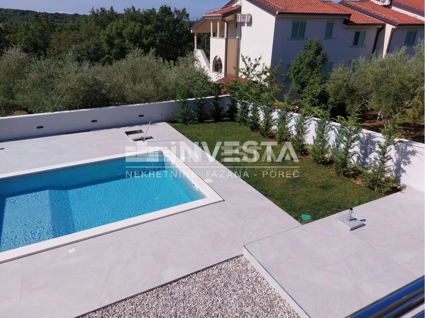 poreč okolica, moderno uređena vila dvojnica s bazenom, novogradnja - slika 3