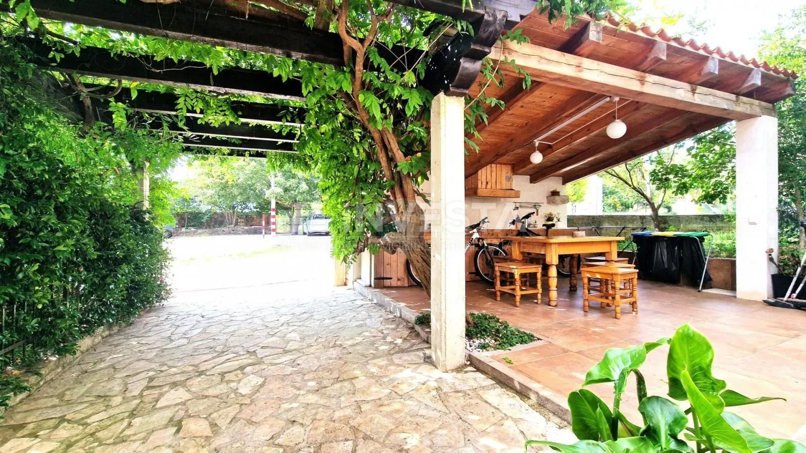 momjan, kuća sa 2 stambene jedinice i bazenom - slika 25