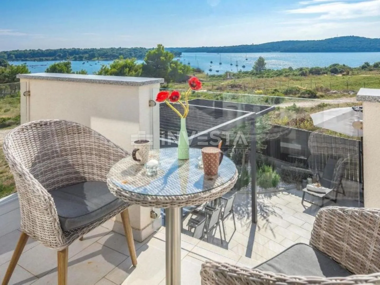 vila sa bazenom, pogledom na more i dodatnim apartmanom - slika 18
