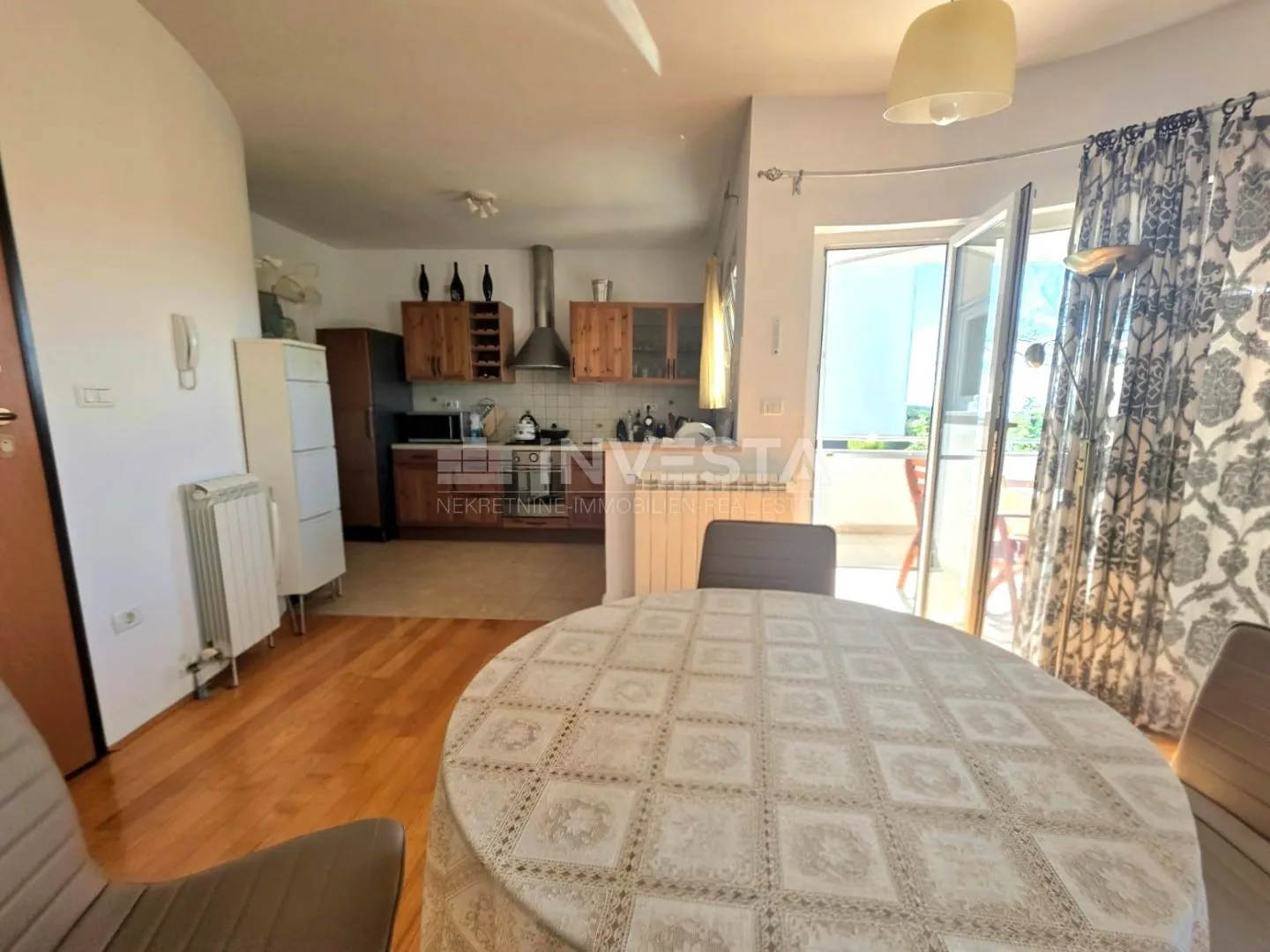 stan u prizemlju manje zgrade, pogled na more, 1 km od plaže - slika 5