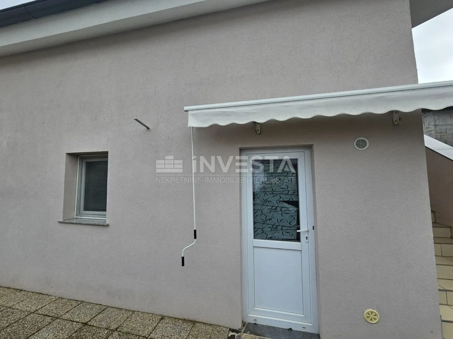 peroj - gornji kat vikendice s dvorištem, blizu mora - slika 2