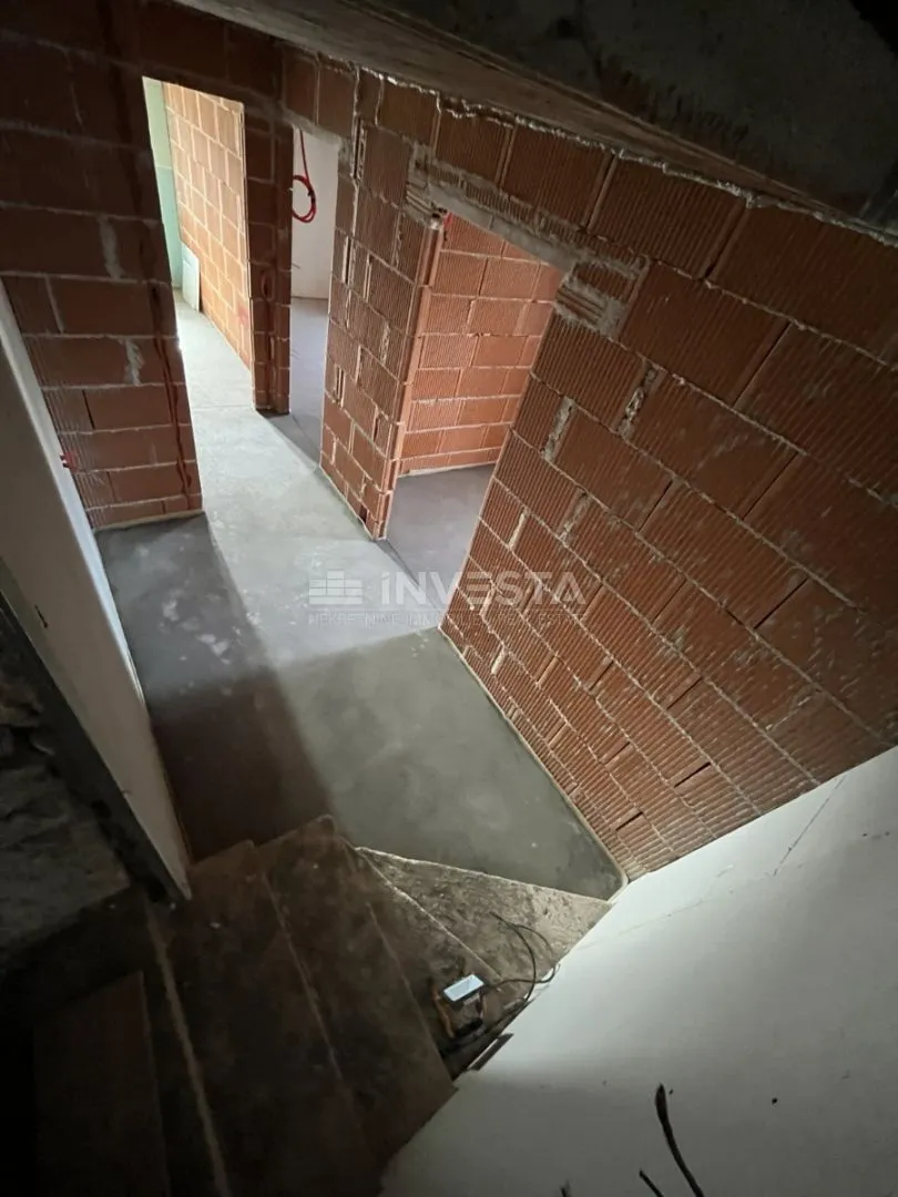 višnjan, kamena kuća -započeta renovacija - slika 12