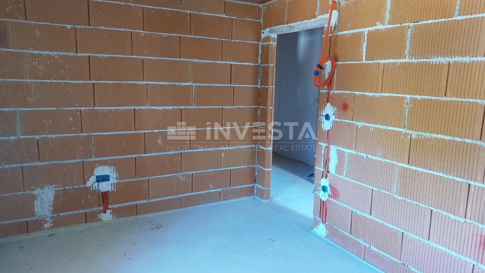 višnjan, kamena kuća -započeta renovacija - slika 28