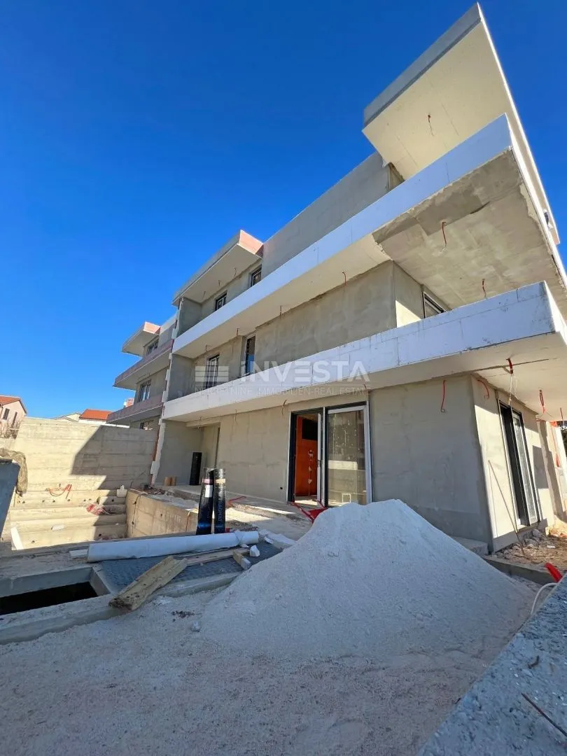 medulin, dvoetažni stan s bazenom, 200 m2, 4ss, blizina mora - slika 3
