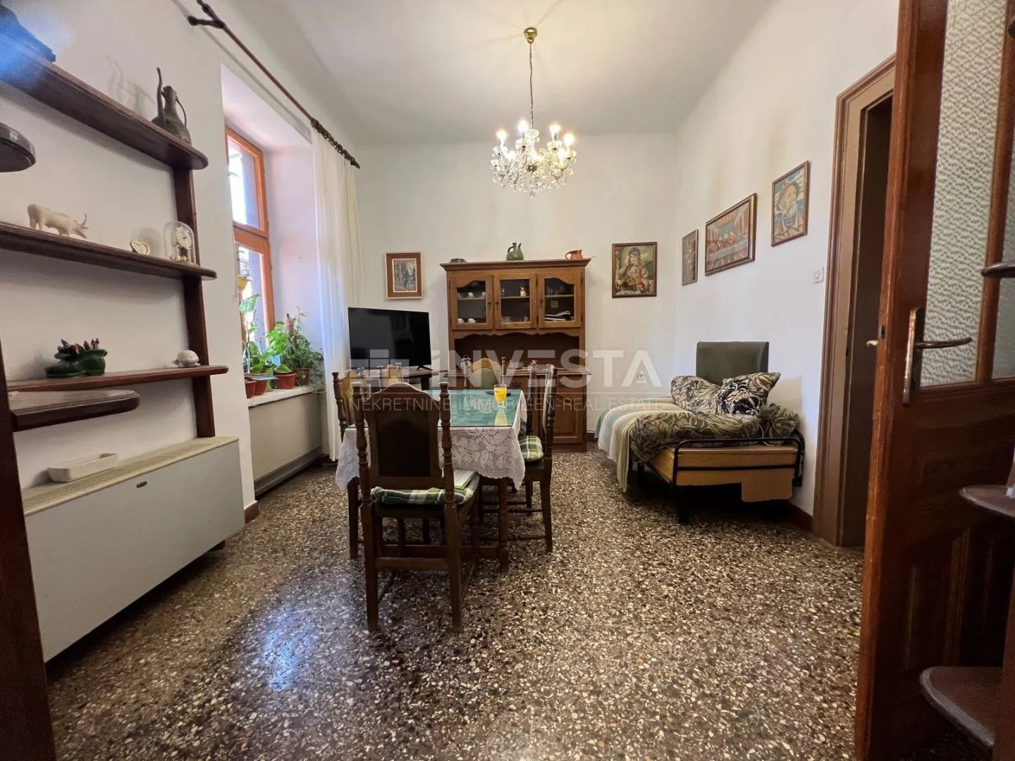 pula centar, prostrani stan 87m2, velika terasa, 3 spavaće - slika 4