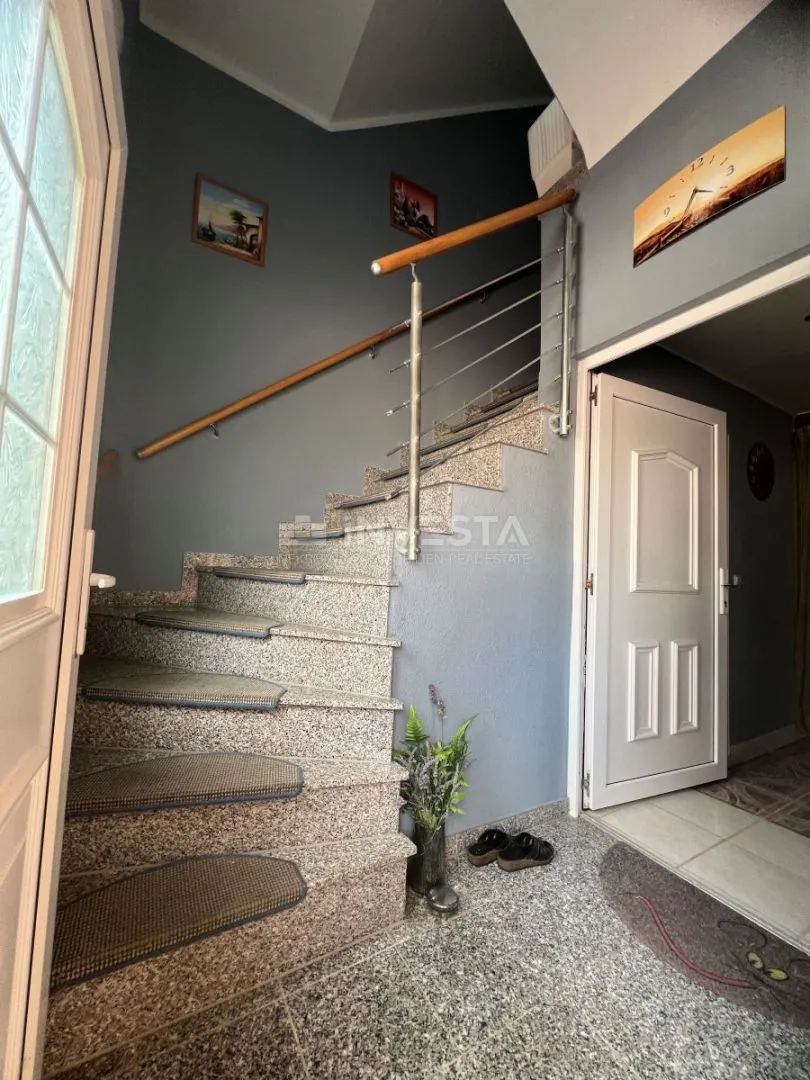 medulin, kuća s 7 apartmana na samo 100 m od mora - slika 4