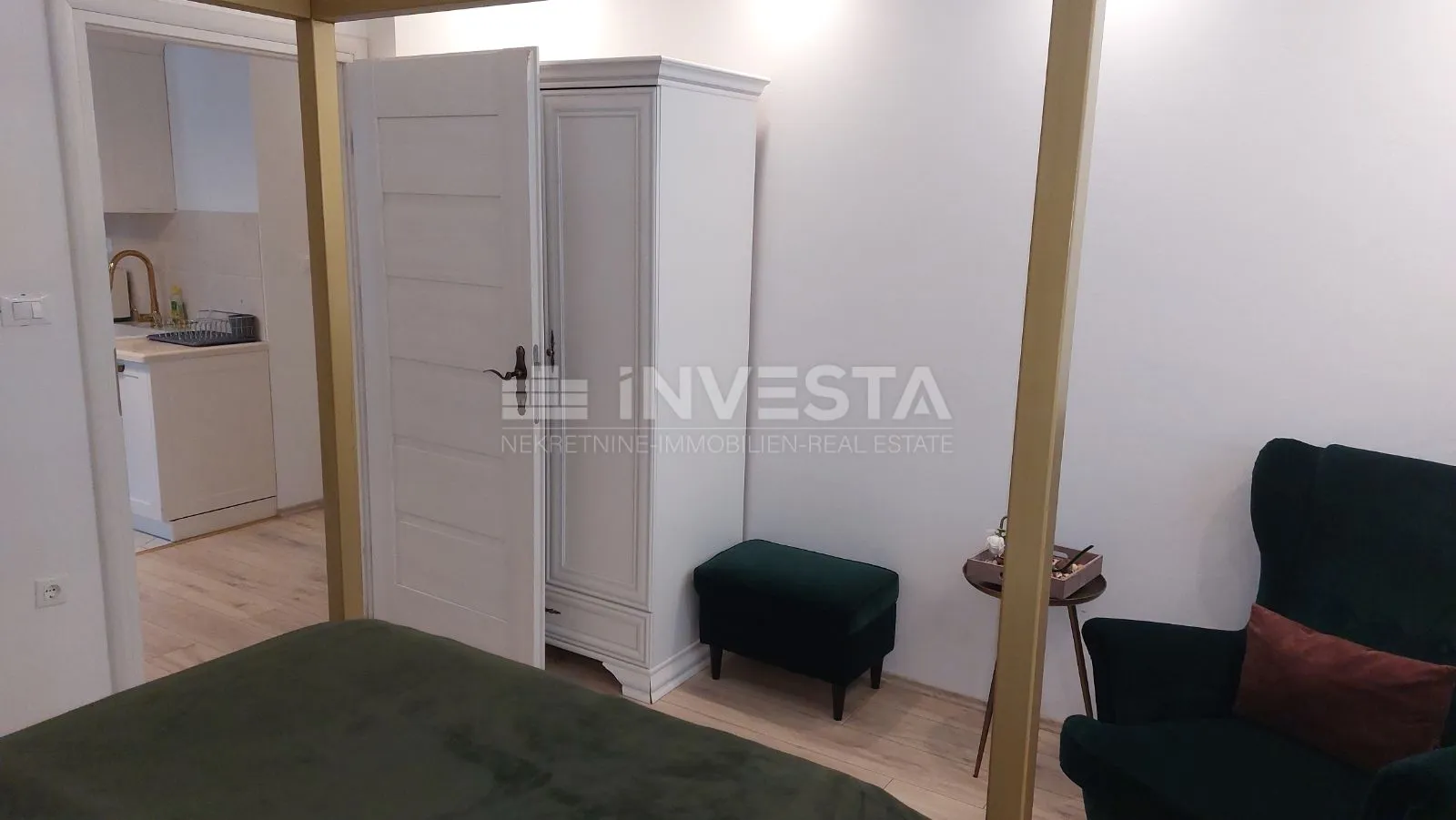 predivan stan u centru vrsara - slika 4