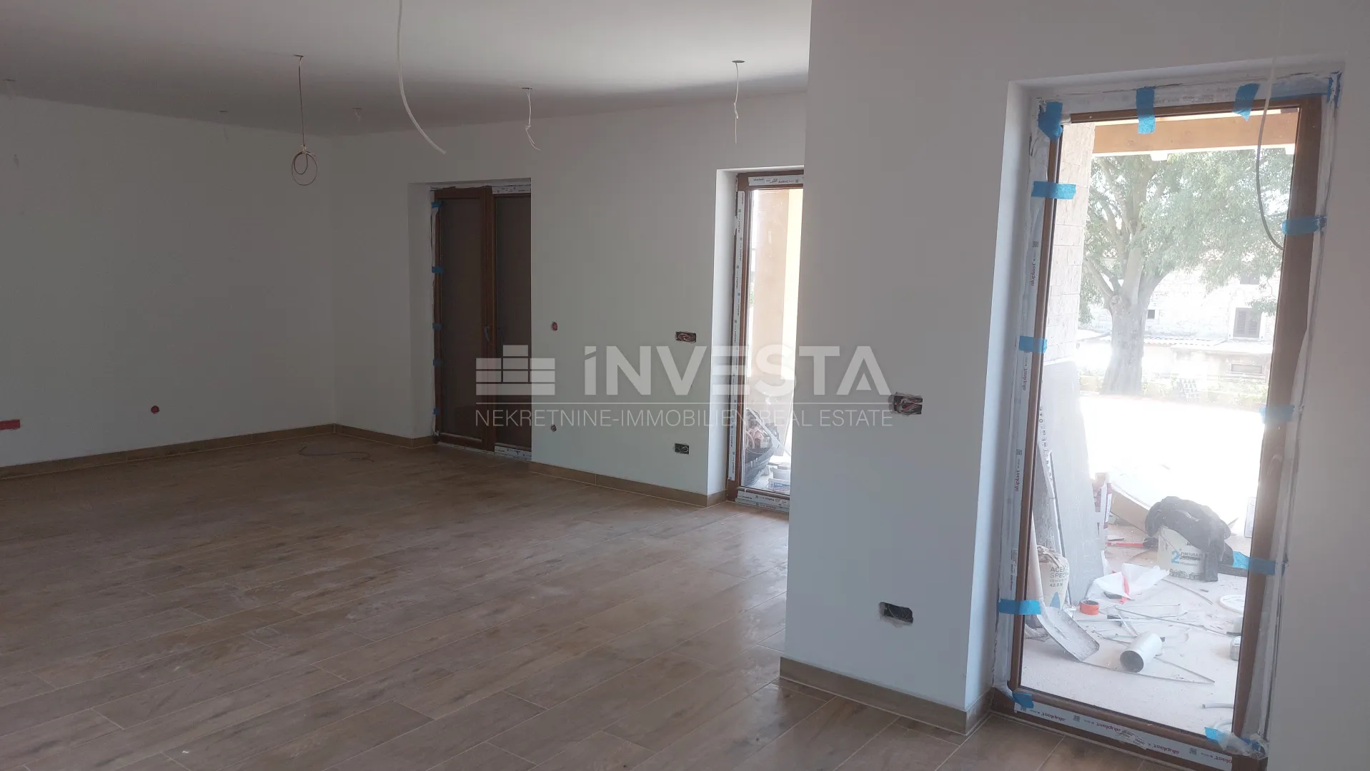 moderna vila sa bazenom i pogledom na more - slika 9