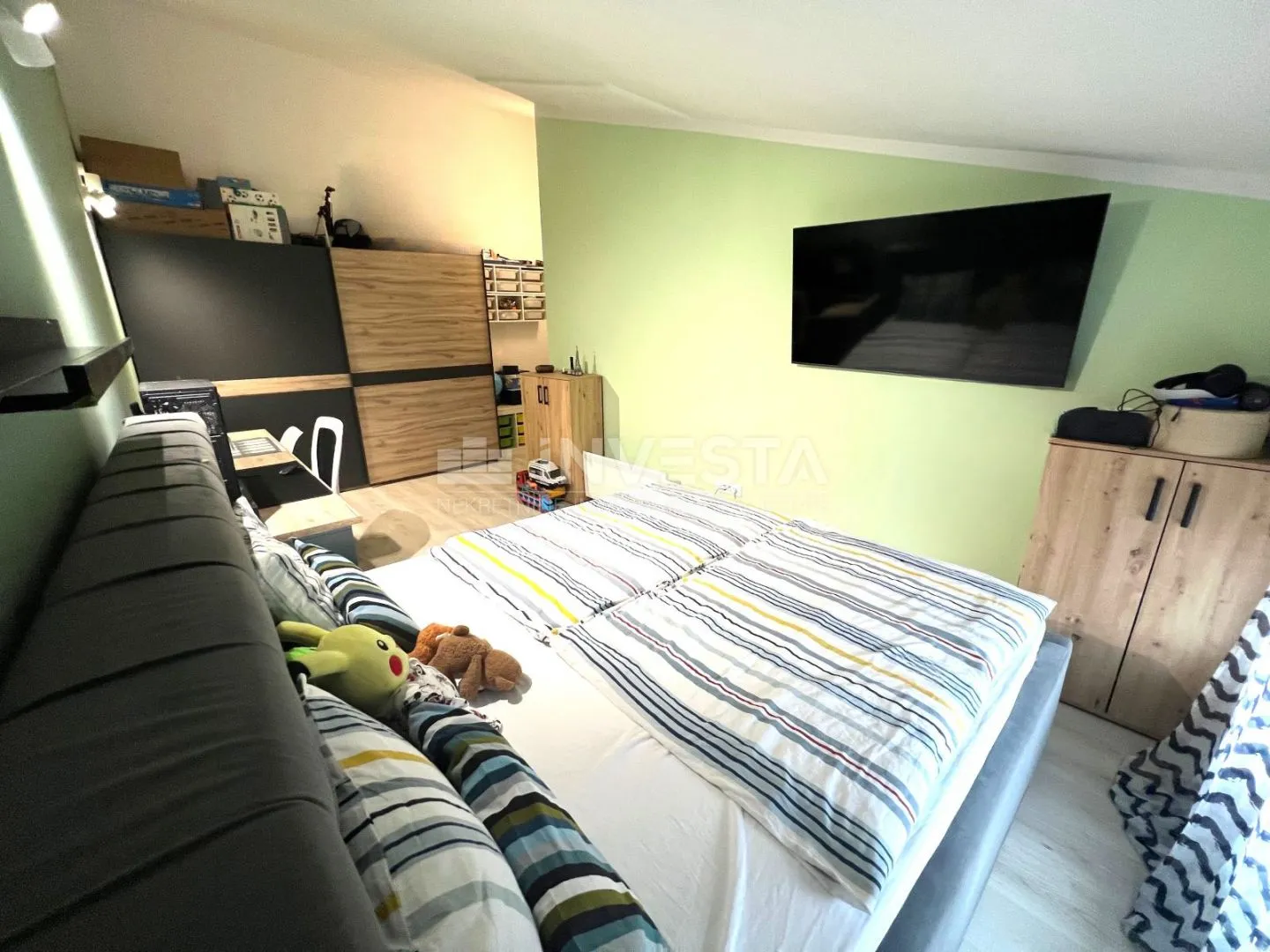 pula, veli vrh trosoban stan površine 114 m² - slika 24